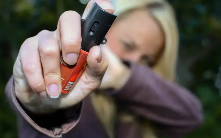Spray de pimenta liberado para mulheres se protegerem no Brasil