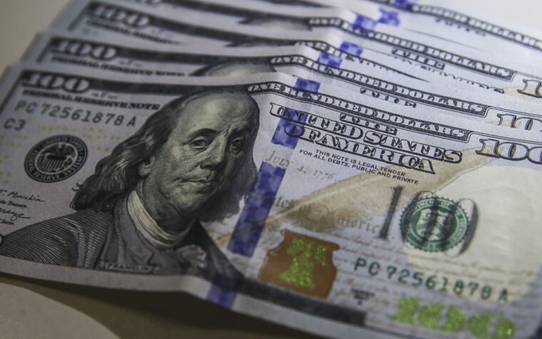 Dólar termina estável em R$ 5,08 após queda semanal de 0,58%