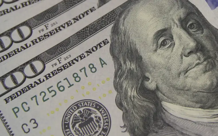 Desvalorização do dólar atinge patamar mais baixo em dois meses
