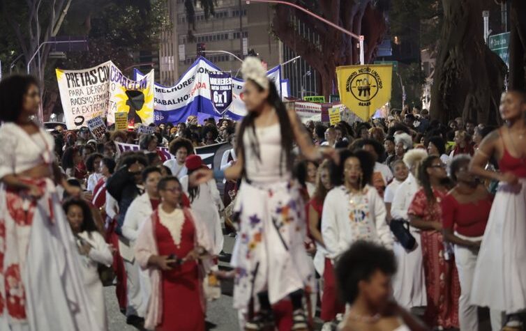 Marcha das Mulheres Negras em SP celebra luta e legado de Luana Barbosa