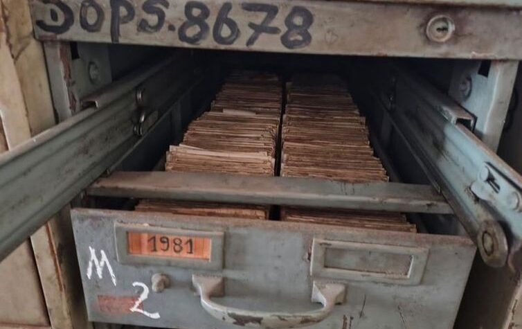 Prédio histórico do IML na Lapa passa por retirada de documentos antigos