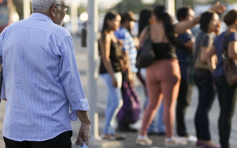 Prefeitura recebe selo por políticas de apoio aos idosos