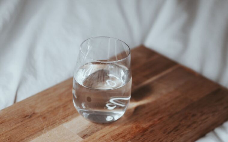 Hidratação diária: por que beber água é essencial para o corpo