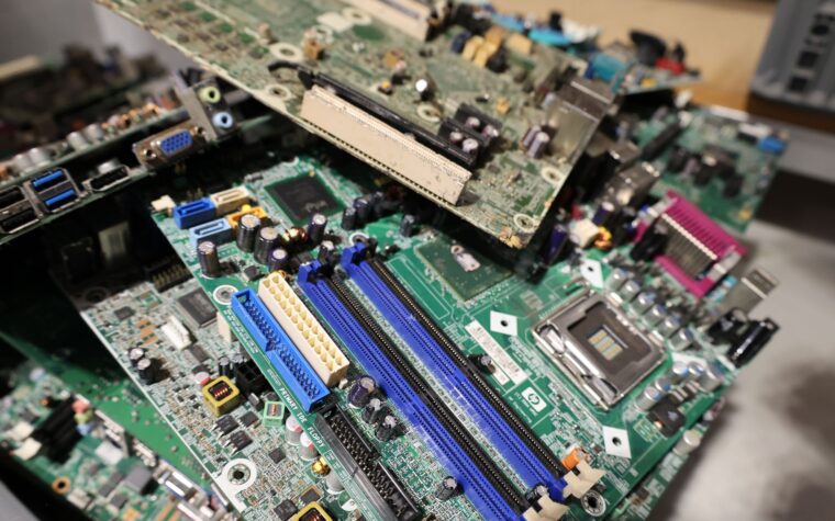 Descarte correto de lixo eletrônico: como dar o destino certo ao e-lixo no Brasil
