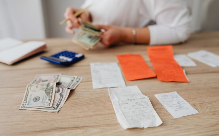 Como sair das dívidas: estratégias para renegociar e priorizar