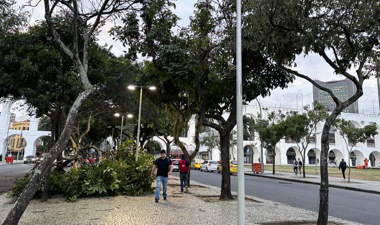 Tempestade causa mortes e desaparecimento no Rio de Janeiro