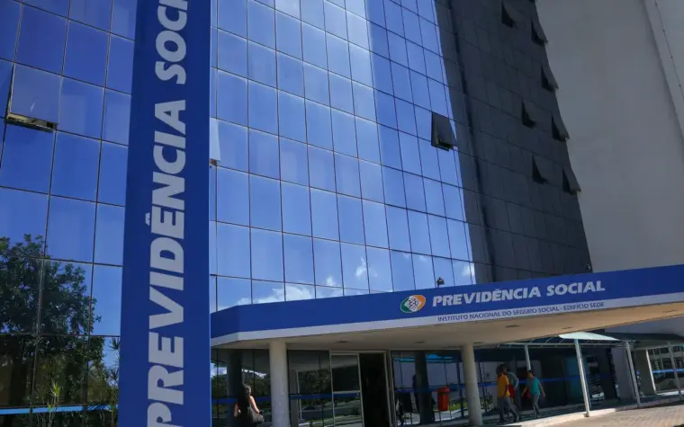 Governo reduz previsão de gastos com INSS para 2027 em R$ 5 bilhões