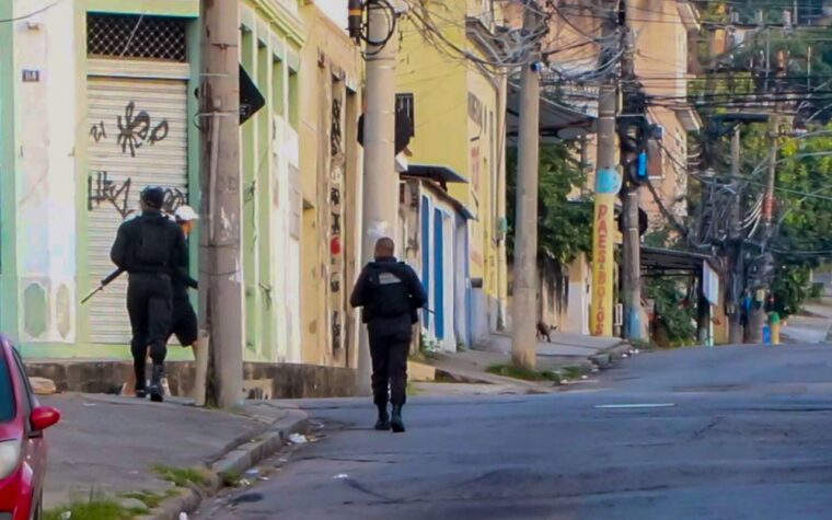Operação da PM no RJ contra Comando Vermelho resulta em 13 prisões