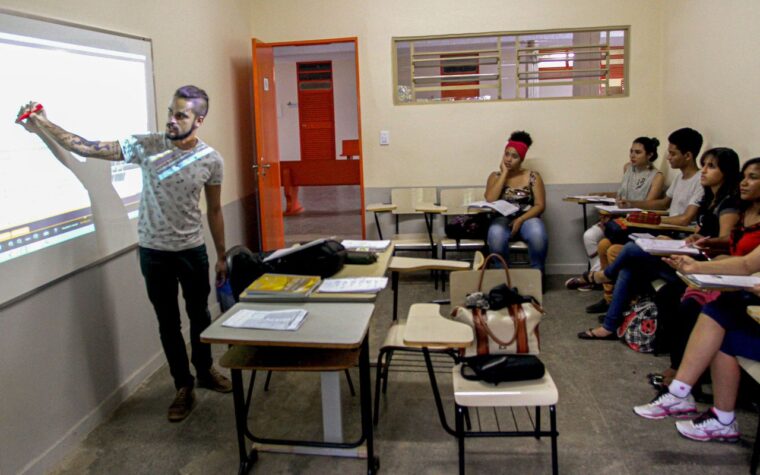 Nascidos em maio e junho recebem Pé-de-Meia nesta quarta-feira