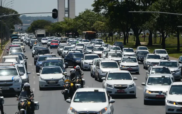 Governo aumenta limite de financiamento para motoristas de app