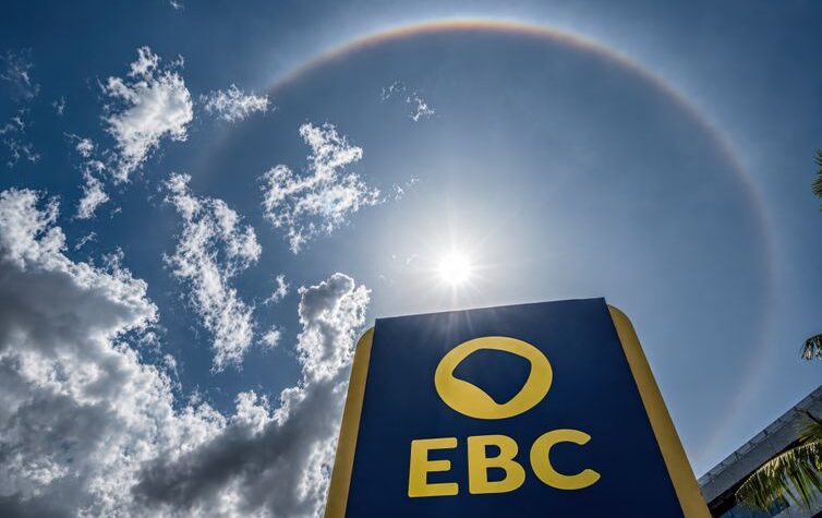 Halo solar encanta e não indica chuvas, esclarece meteorologista