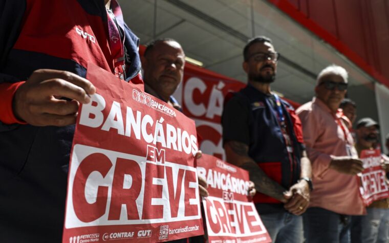 Bancários param por um dia e serviços são afetados em todo o país