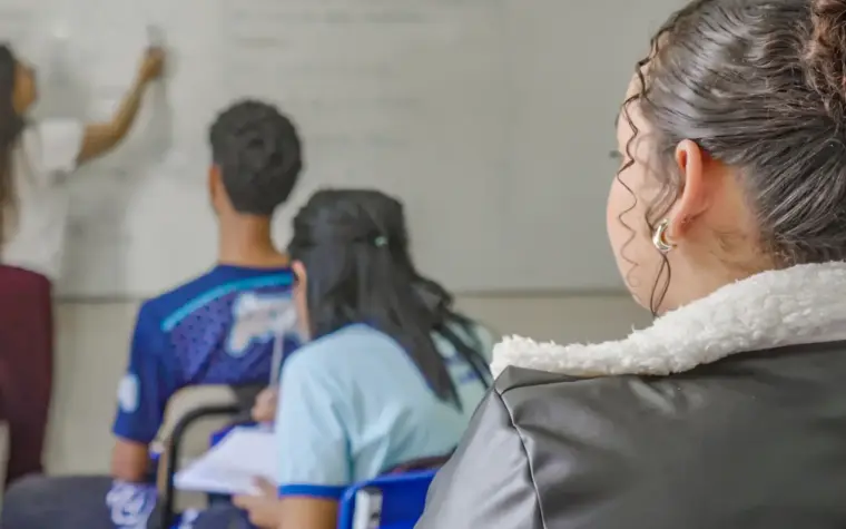 Estudo revela impacto negativo da gravidez na juventude feminina