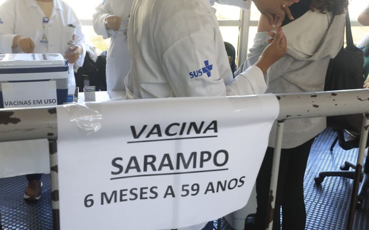 São Paulo avança na imunização contra sarampo com 795 mil doses aplicadas