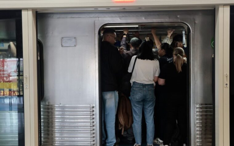 Greve na CPTM obriga passageiros a buscar alternativas de transporte