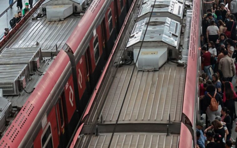 Greve nas linhas 11, 12 e 13 da CPTM paralisa circulação de trens