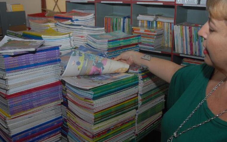 Prazo para escolha de livros didáticos nas escolas se encerra dia 8 de setembro