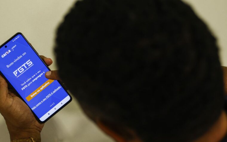 Trabalhador descobrirá valor do lucro do FGTS a ser recebido em 2023
