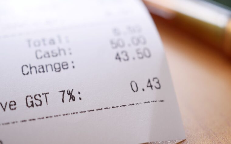 Nota fiscal que vira dinheiro: programas do estado e cashback