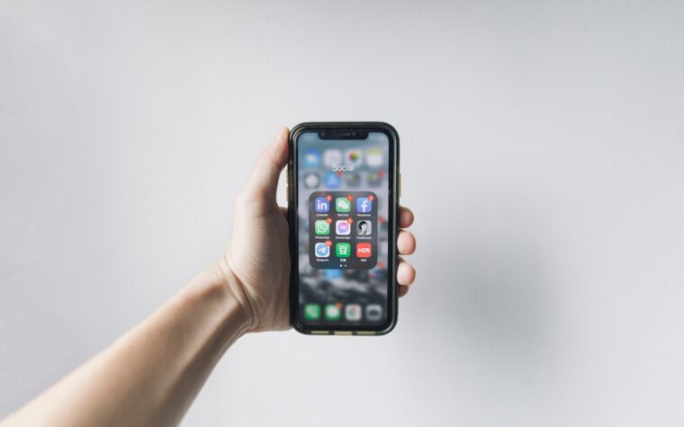 Internet grátis no celular: como funciona e quem tem direito