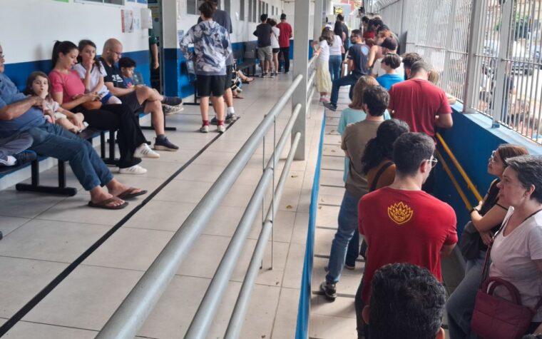Vacinação contra sarampo atrai multidões e provoca filas em SP