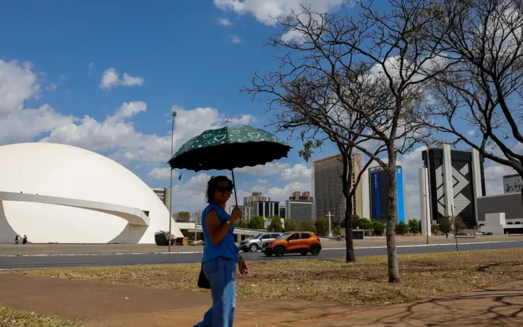 Temporal e granizo ameaçam Sul, enquanto calor predomina no restante do país
