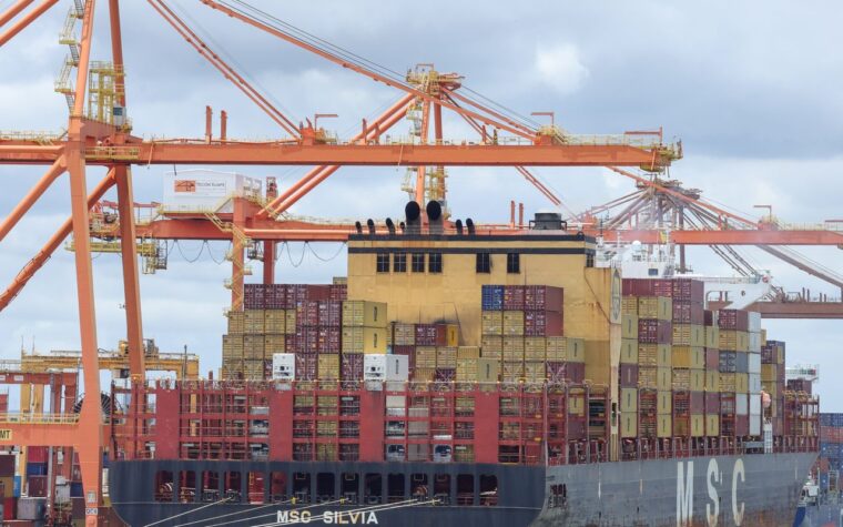 Brasil registra superávit comercial de US$ 7 bi em julho