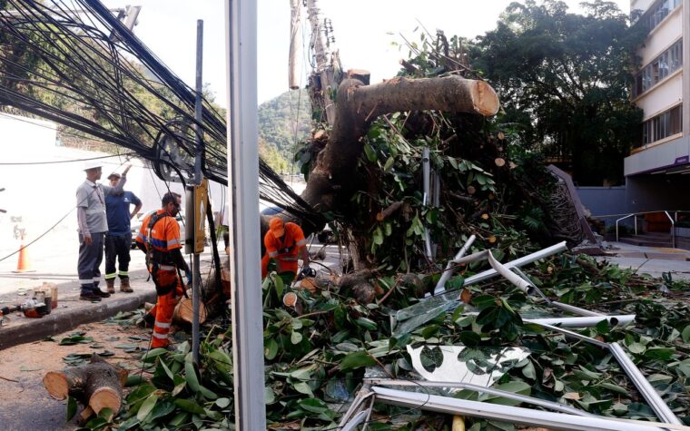 Moradores do Rio enfrentam apagão com mais de 26 mil imóveis afetados