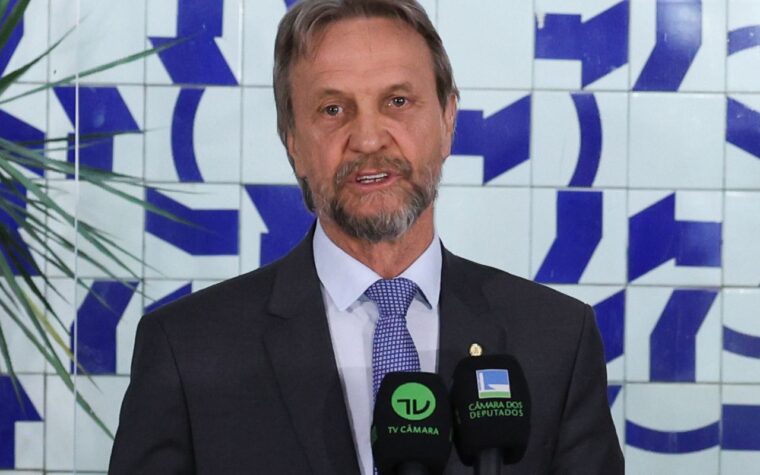Dor abdominal de presidente do PT provoca pausa nas atividades da Câmara