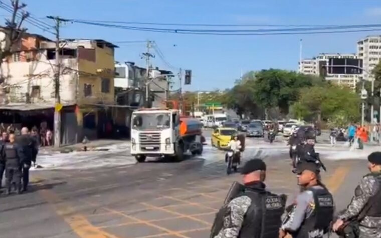Protestos antiviolência policial interrompem trânsito no Rio de Janeiro