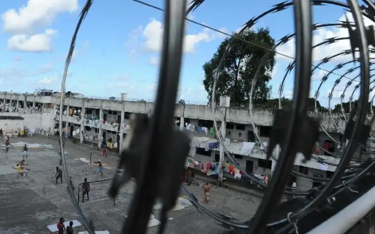 Revistas em presídios coíbem contrabando de objetos para detentos