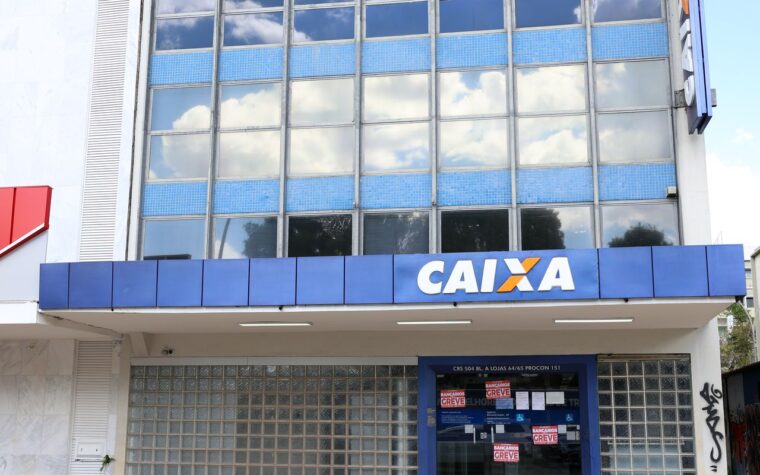 Funcionários da Caixa agendam decisão sobre continuidade da greve