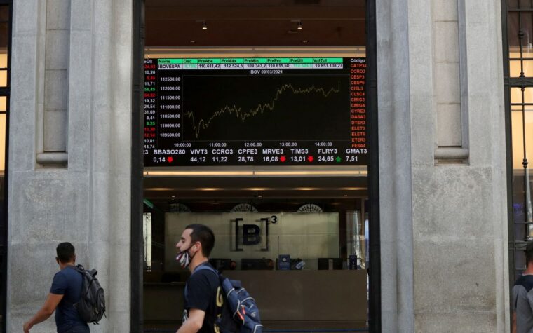 Ibovespa avança 1,3% e atinge pico desde junho