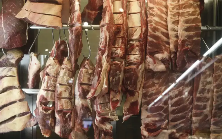 Limitações chinesas reduzem exportação de carne bovina em agosto