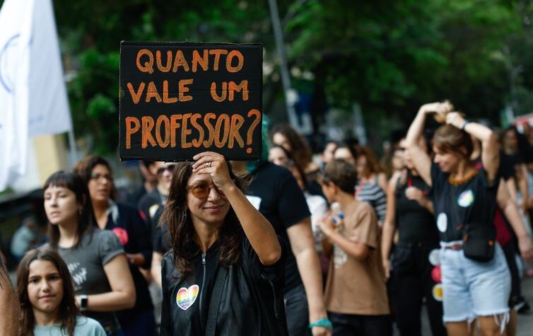 Greve de 24 horas afeta escolas particulares no Rio de Janeiro