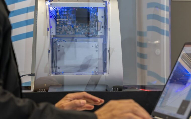 Senai adota computador quântico educacional pioneiro no Brasil